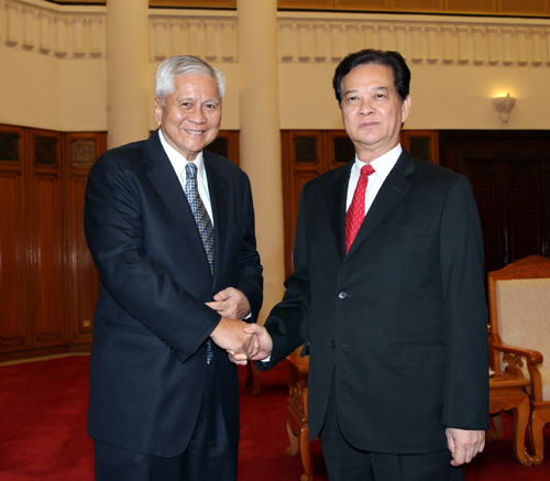 Các nước có chủ quyền trên Biển Đông và ASEAN phải ngăn chặn Trung Quốc ảnh 1